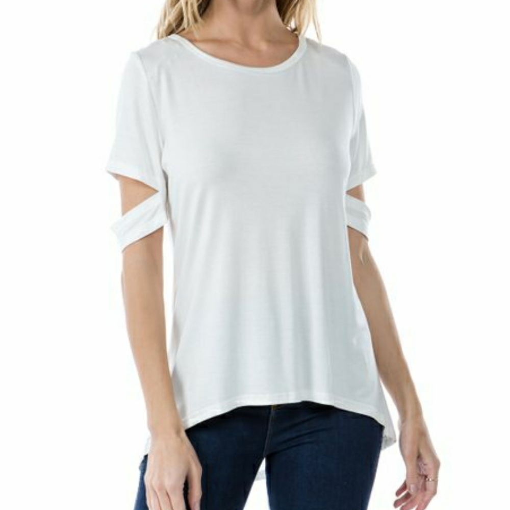 Split-sleeve high-low top 🔥